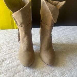 SOPHISTICATED BOHO GLAM Johnston & Murphy Women's Tan Ankle Booties
